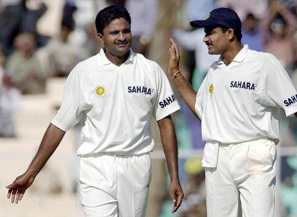 India's Anil Kumble (R) congratules Javagal Srinath after he took the wicket of Richard Dawson at the score of 11, on the second day of second Test match in Ahmedabad 12 December 2001. England scored 407 in the first inning and Kumble took 7 wickets. AFP PHOTO / PRAKASH SINGH / AFP / - (Photo credit should read -/AFP/Getty Images)